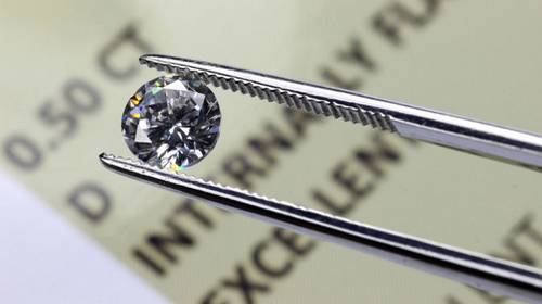 Expertise und Zertifikat der IDC Diamanten